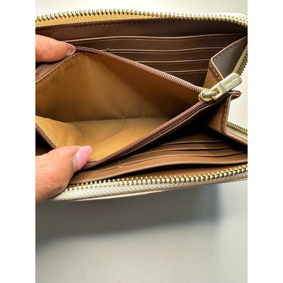 Coach Zippy Wallet - Picture 9 of 12